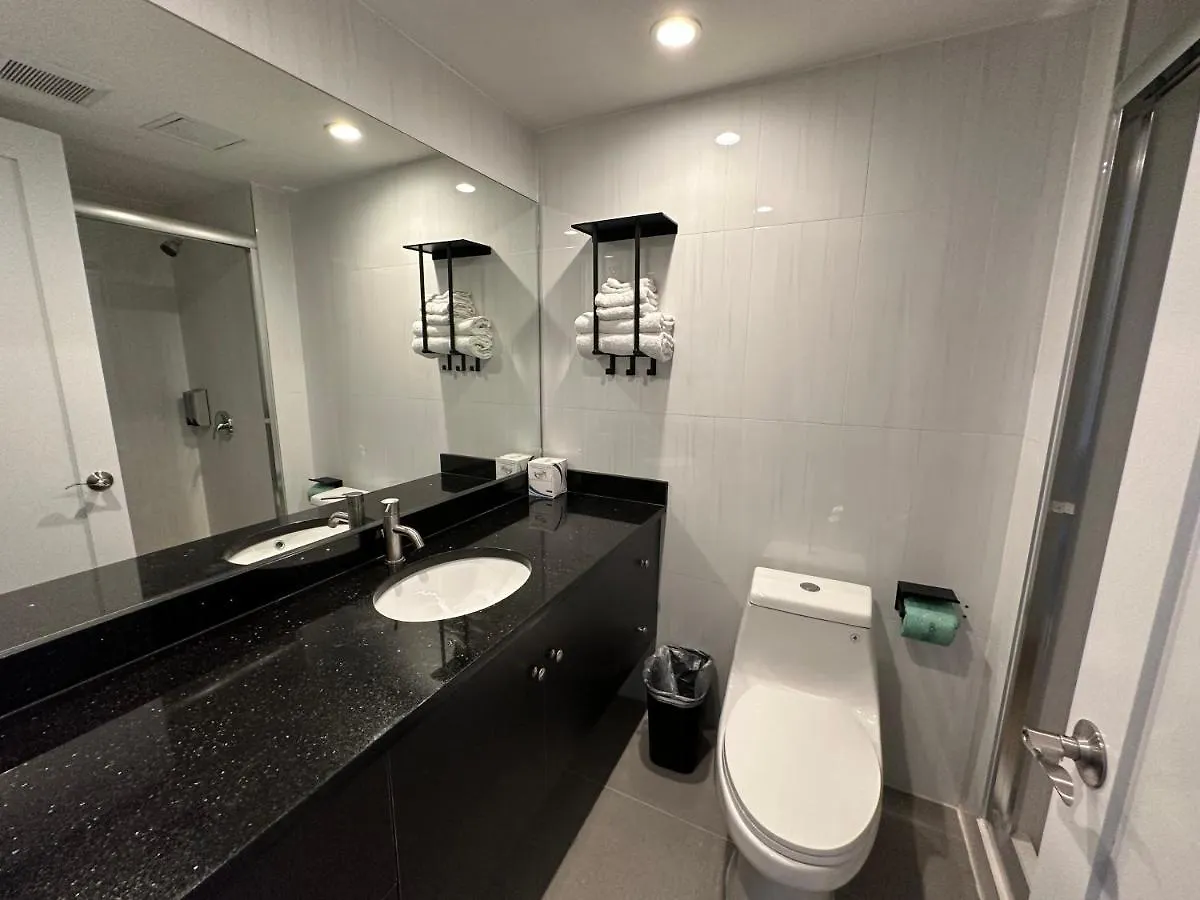 Regal Inn & Suites New York Laguardia Hotel