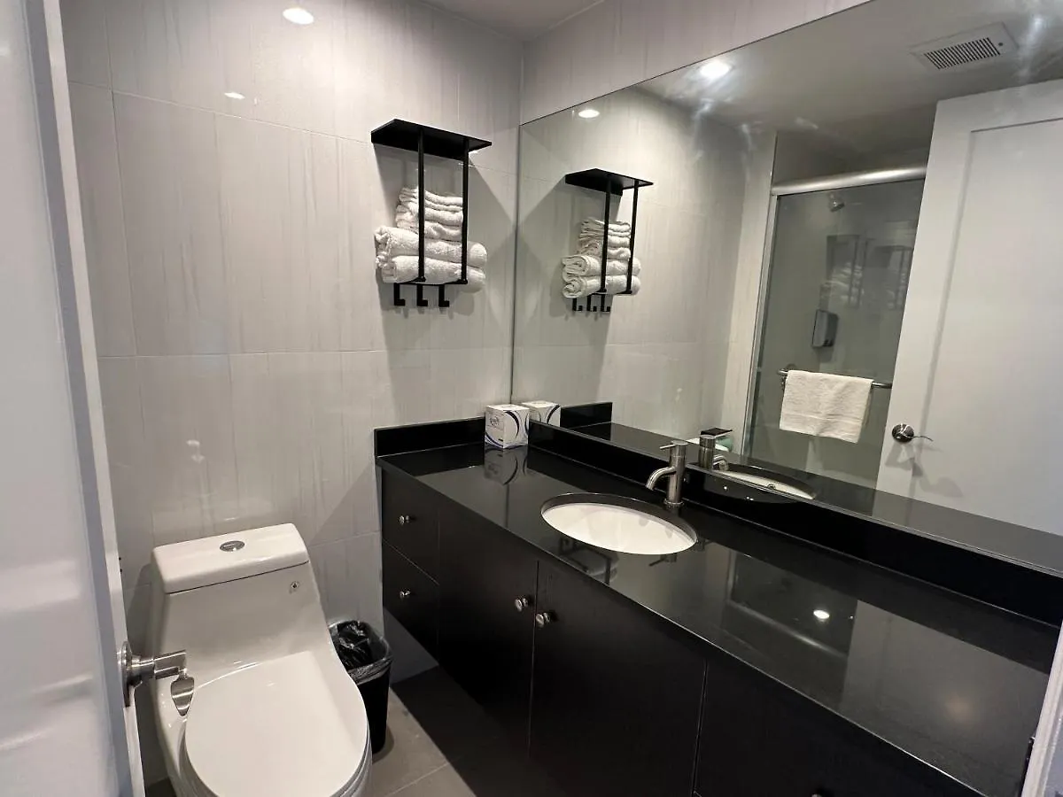 Regal Inn & Suites New York Laguardia Hotel
