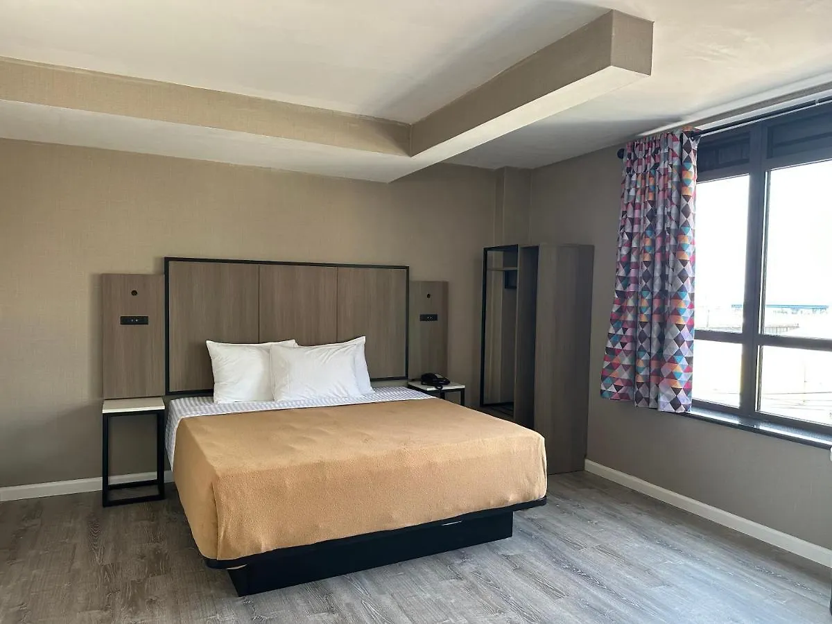 Regal Inn & Suites New York Laguardia Hotel 3*,  United States